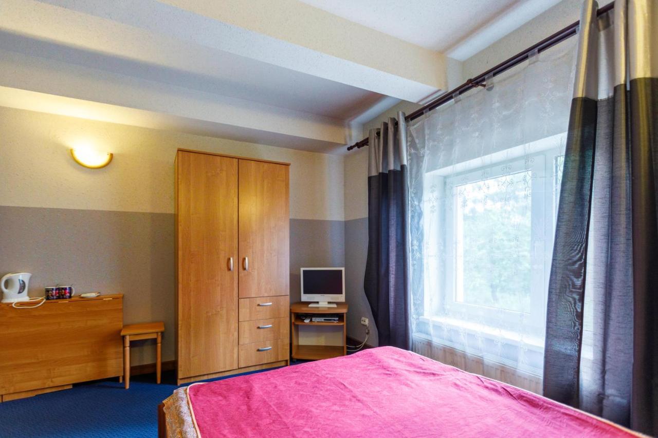 Viesu Nams “Dimantu Ferma” Ikskile Exterior foto